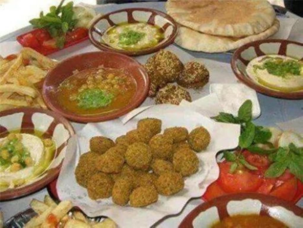 One & Restaurant בית הארחה