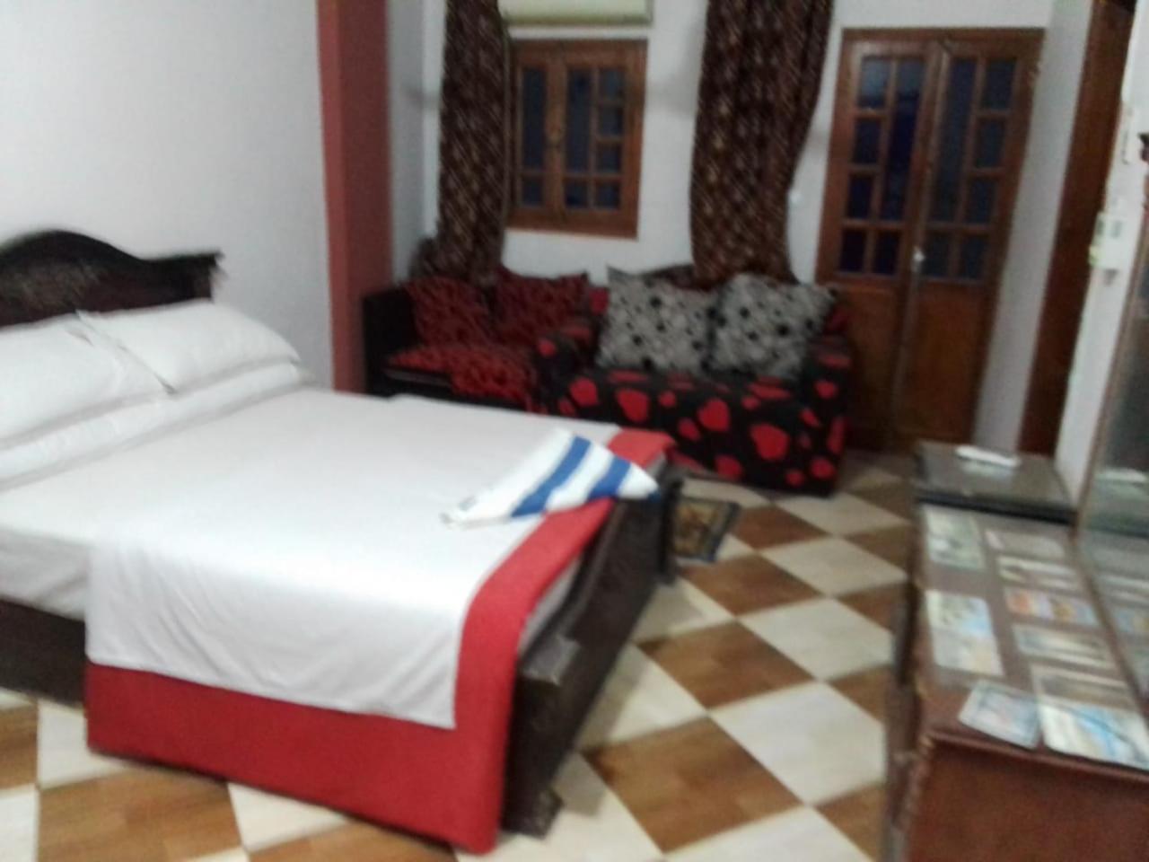Peace&freedom Guesthouse&restaurant Louxor