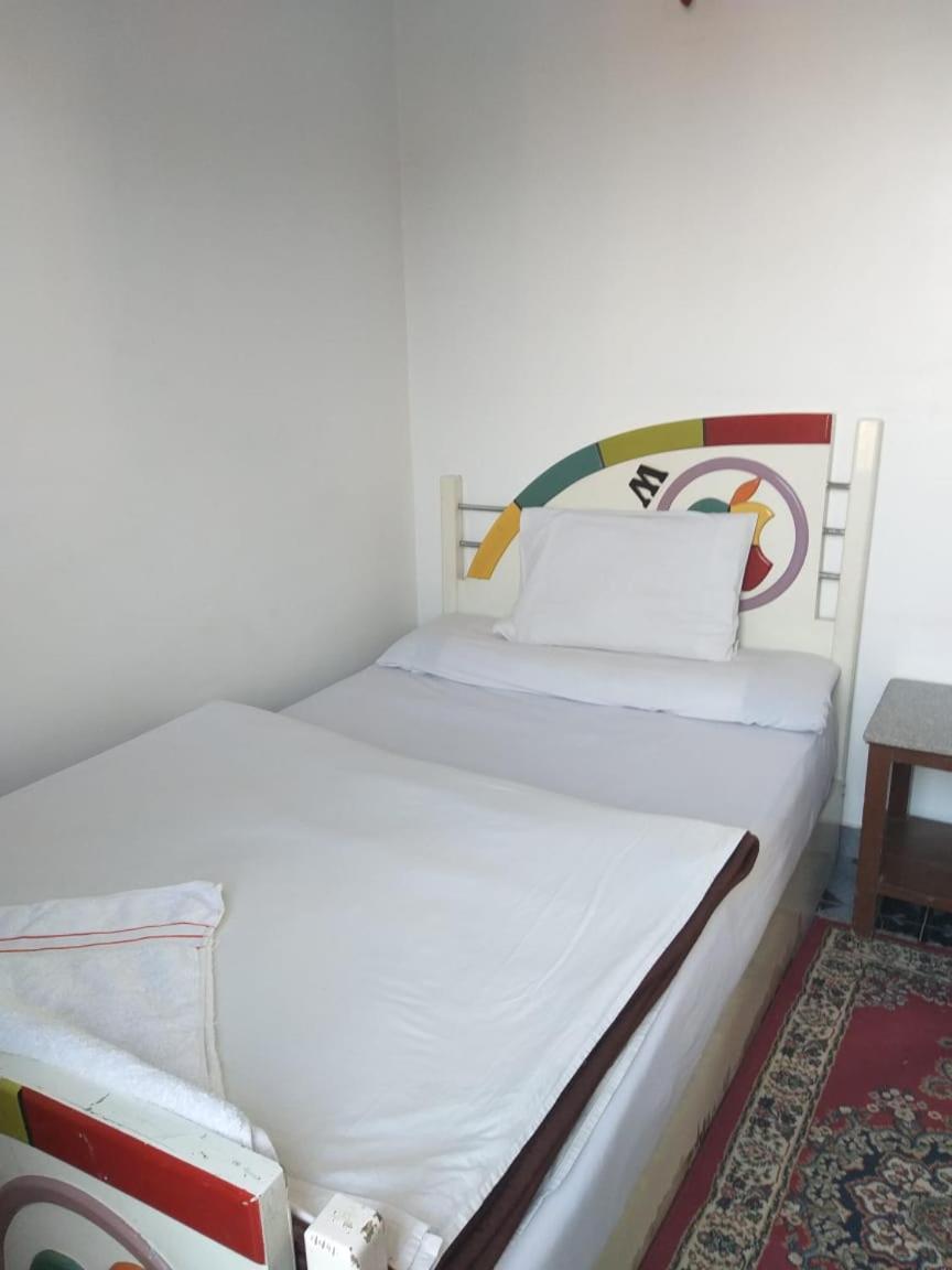 Peace&freedom Guesthouse&restaurant Louxor
