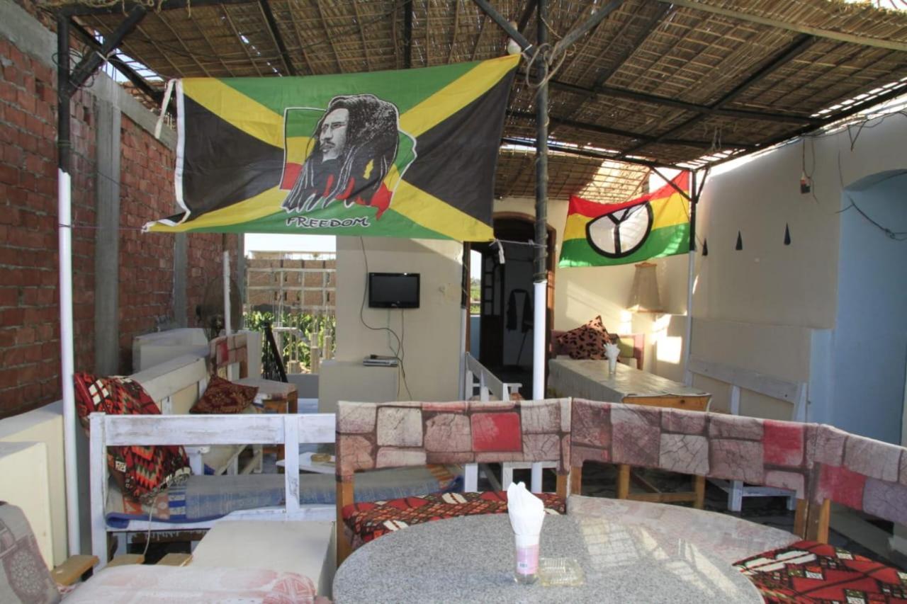Peace&freedom Guesthouse&restaurant Louxor