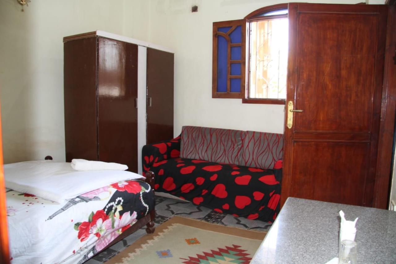 Peace&freedom Guesthouse&restaurant Louxor