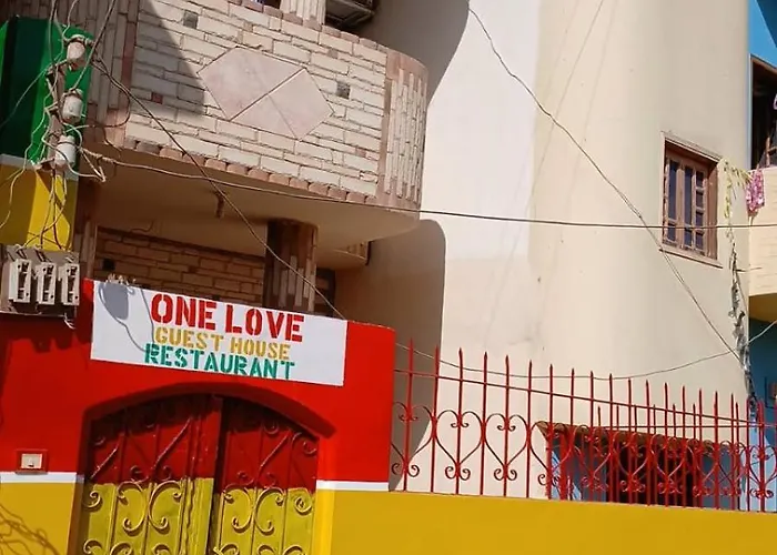 One Love Guesthouse & Restaurant